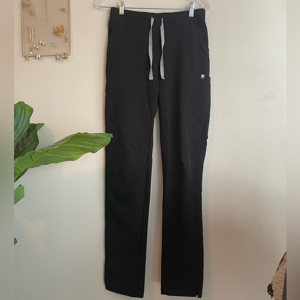 FIGS Yola Scrub Pants in black